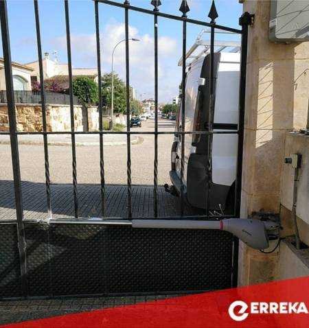 Moteur Erreka Calypso 230V pour les portes de balançoire résidentielles jusqu'à 3m